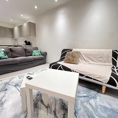 Le Briotin Moderne Plein Pied Un-sejour-a-part דירה