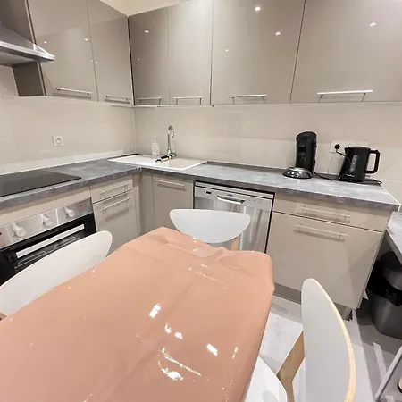 Le Briotin Moderne Plein Pied Un-sejour-a-part דירה